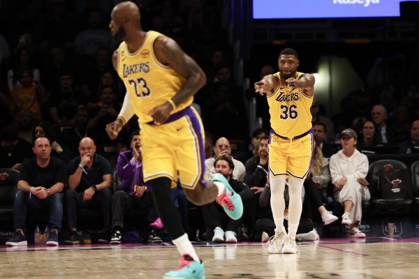 炒股配资股票开户 詹姆斯谈斯玛特：我和他在东部较量多年 现在和他同队真是太好了